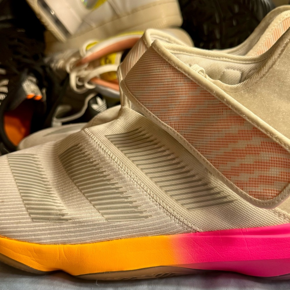 Adidas - Picture 3 of 4
